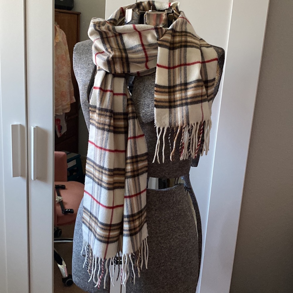 V. Fraas Cashmink Plaid Scarf with Fringe NWOT